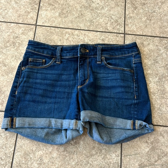 Women’s Universal Thread - Picture 1 of 2